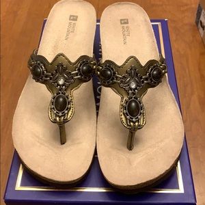 Size 10 White Mountain Sandals